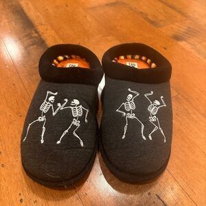 Dearfoams Unisex Black Slippers